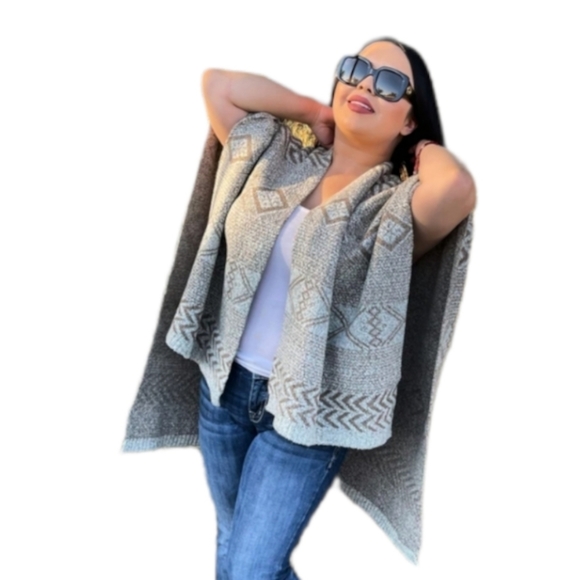 Aztec Pattern Poncho One Size - Picture 4 of 9